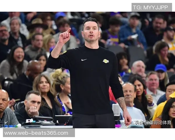 东契奇轻松战胜雷迪克玩匹克球引发笑声让他气坏了真是太有趣了